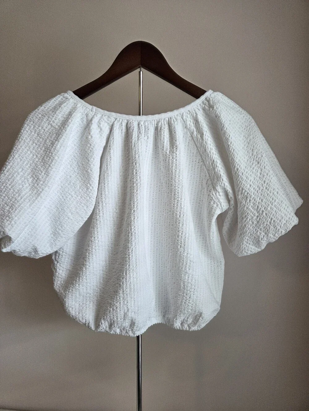 LOFT White Textured V-Neck Short Puff Sleeve Blouse